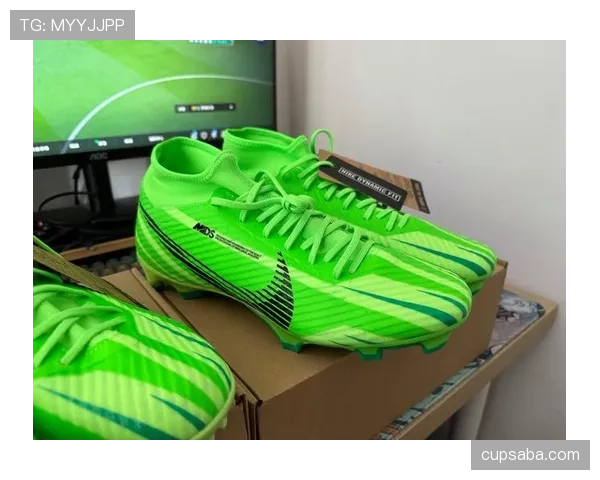 C罗又背那只新包现身，看到价格我立马怀疑人生