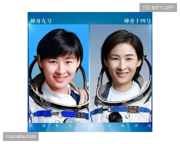 刘洋又被拍到深夜豪车门口站着，朋友圈这画风也太奢侈了吧？