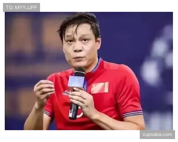 范志毅回撤出球主导防线组织，对比新生代中卫更显节奏掌控力